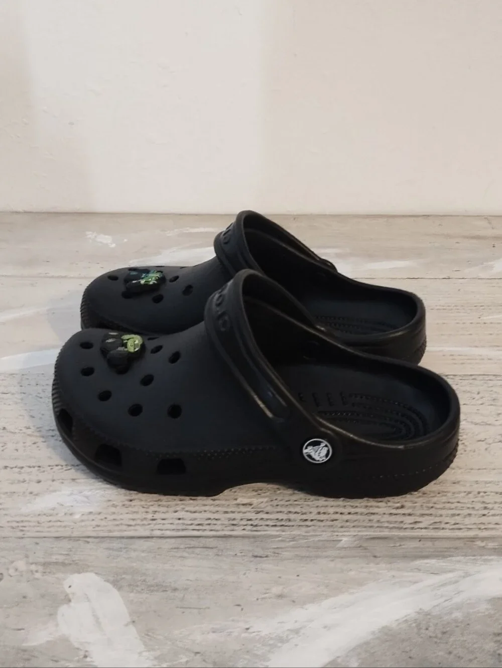 Crocs Classic Clogs Black Slip-On Shoes U.S.A boys size j 2 very good condition